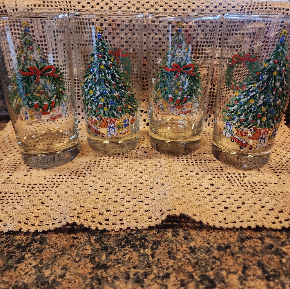 NOEL Christmas Tree 12 Oz Tumblers, Vintage 1985, Set of 4